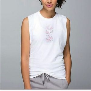 Lululemon Muscle Hustle pineapple tee